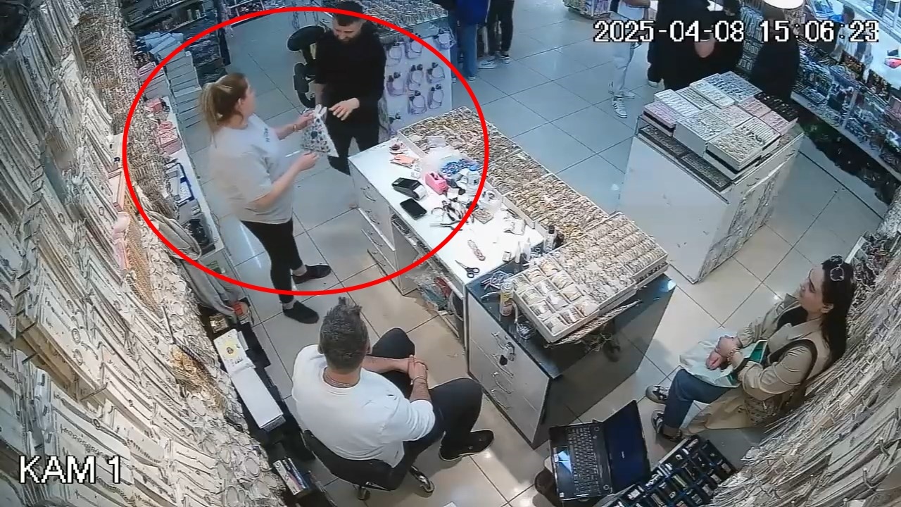 Unutulan Altın ve Para Dolu Poşet Sahibine İade Edildi