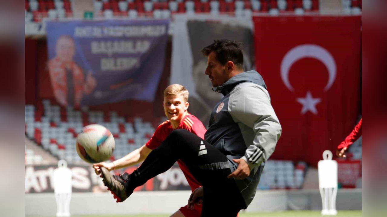 Emre Belözoğlu'ndan Avrupa Değerlendirmelerine Eleştiri