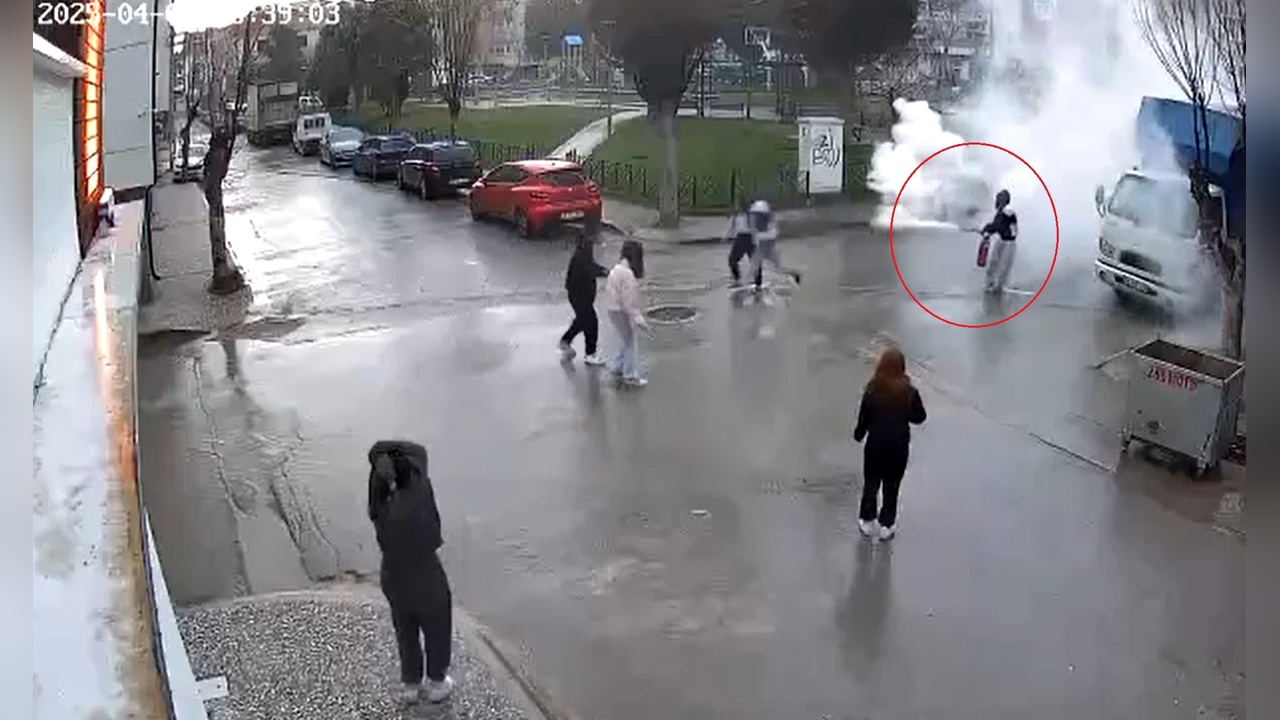 Yangın Tüpüyle Oynayan Gençler, Arkadaşlarını Tehlikeye Attı