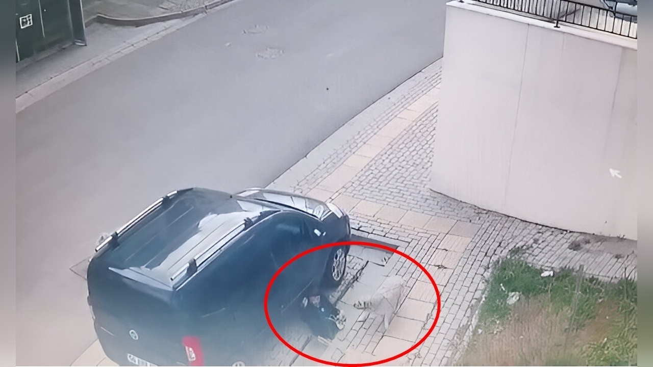 Başka bir okul çıkışında çocuklara başıboş köpek saldırdı