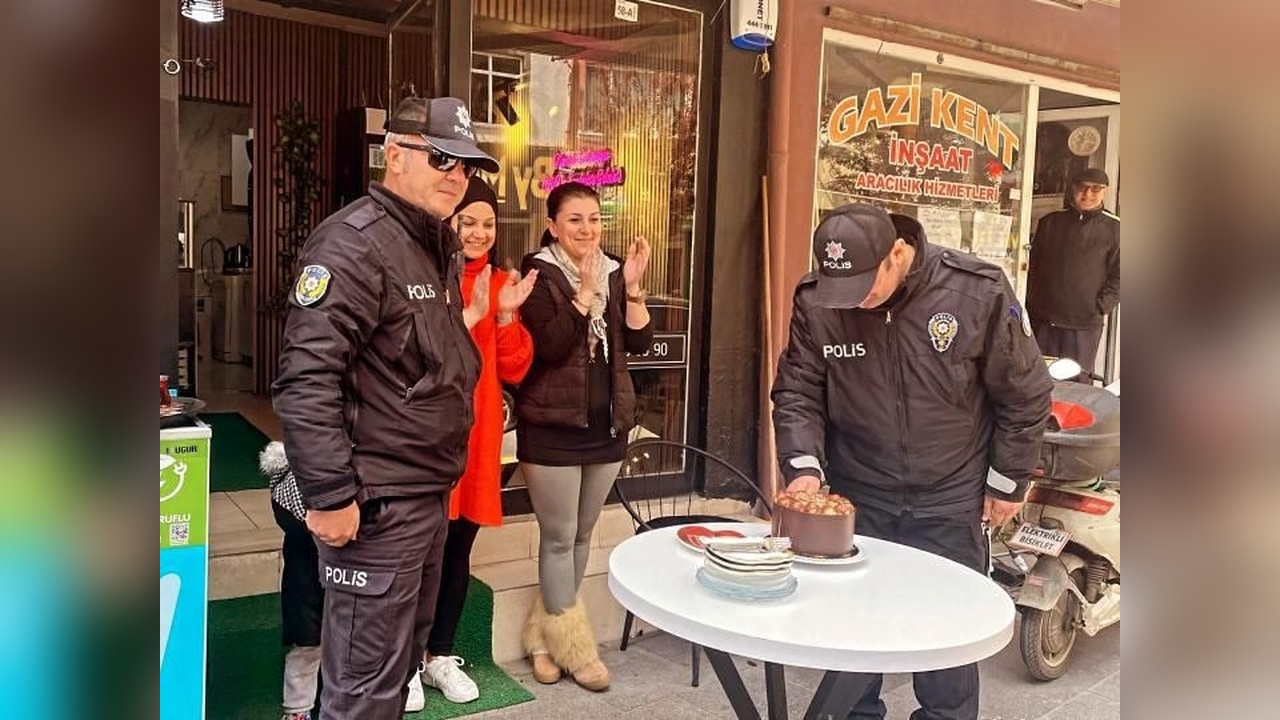Polisler Kavga İhbarında Pastalı Sürprizle Karşılaştı