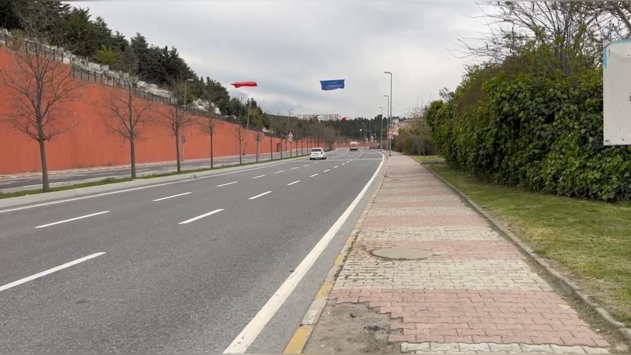 Küçükçekmece'de Kuş Besleyen Çocuğa Rastgele Ateş Açıldı