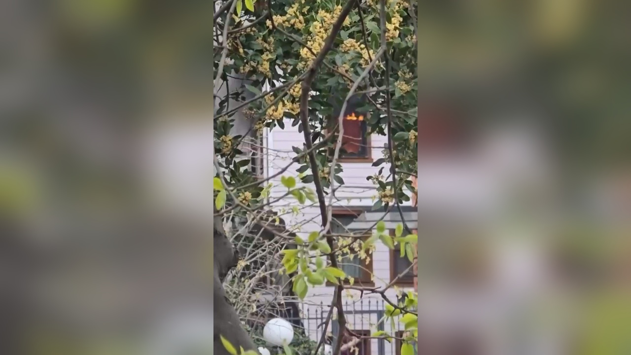 Sarıyer'de Rüzgar, Mum Yangınına Neden Oldu