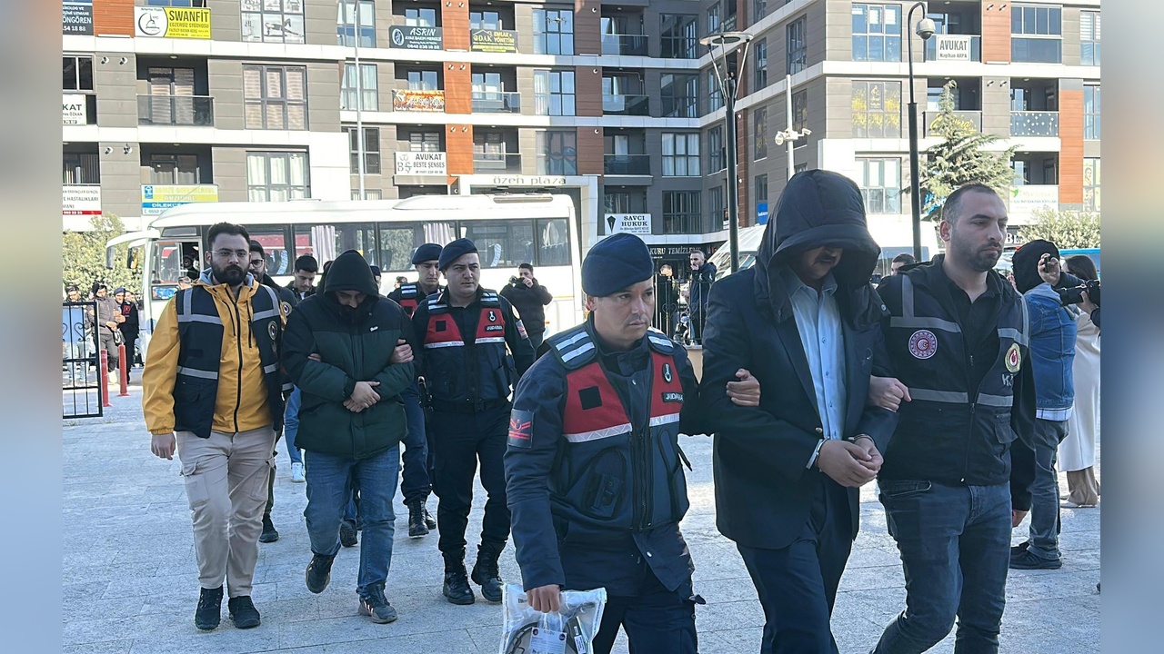 Kapıkule'de Rüşvet Operasyonu: 38 Gümrük Memuru Adliyeye Sevk Edildi