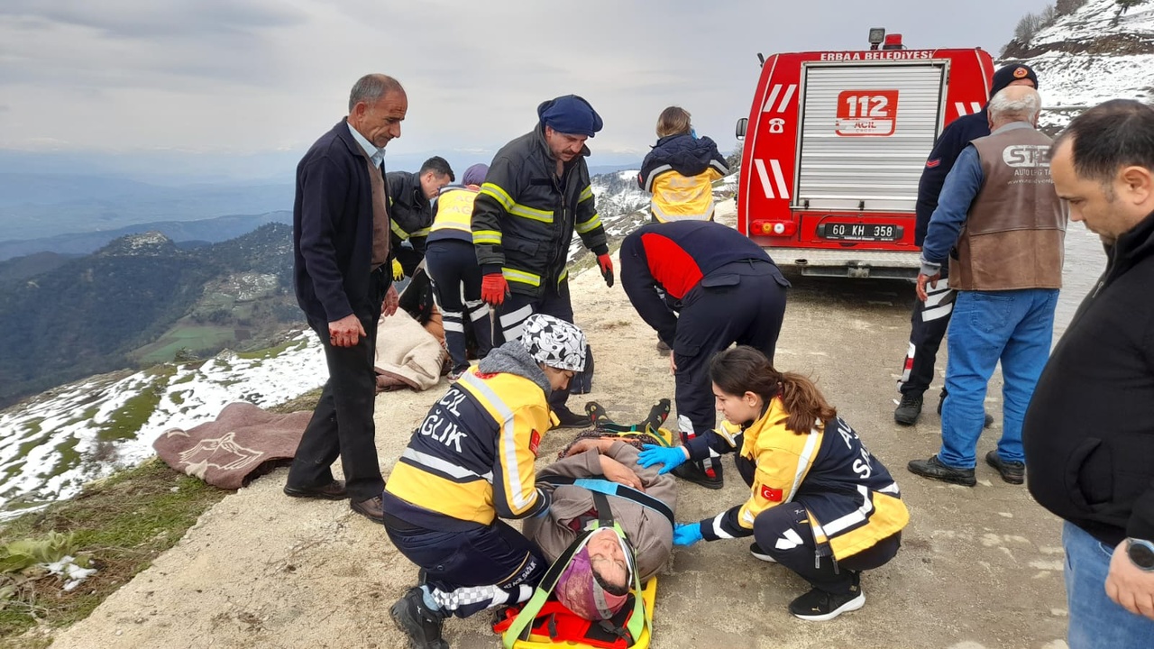 Tokat'ta Uçuruma Yuvarlanan Otomobilde 4 Kişi Yaralandı