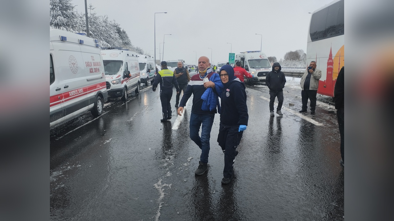 Bolu Otoyolunda Zincirleme Kaza: 10 Yaralı