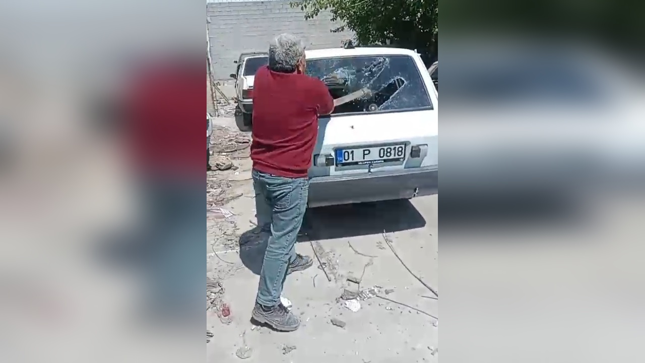 Otomobilinin Boyası Dökülen Adam Camları Kırdı