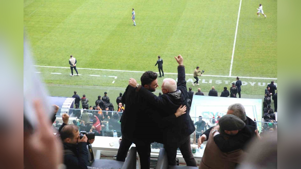 Bursaspor Taraftarından Balıkesir'e Büyük Destek