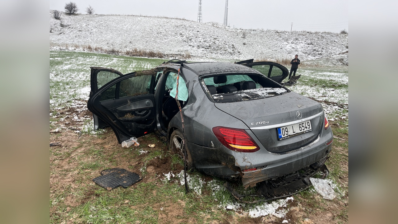 Sivas'ta Trafik Kazası: Üç Kişi Yaralandı