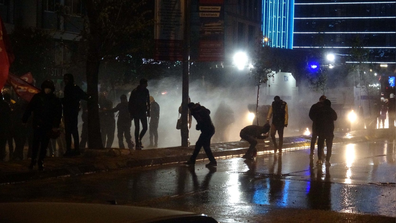 İzmir'de İmamoğlu Eylemleri İçin 19 Kişiye İddianame Düzenlendi