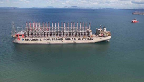Yalova'da dev gemi karaya oturdu
