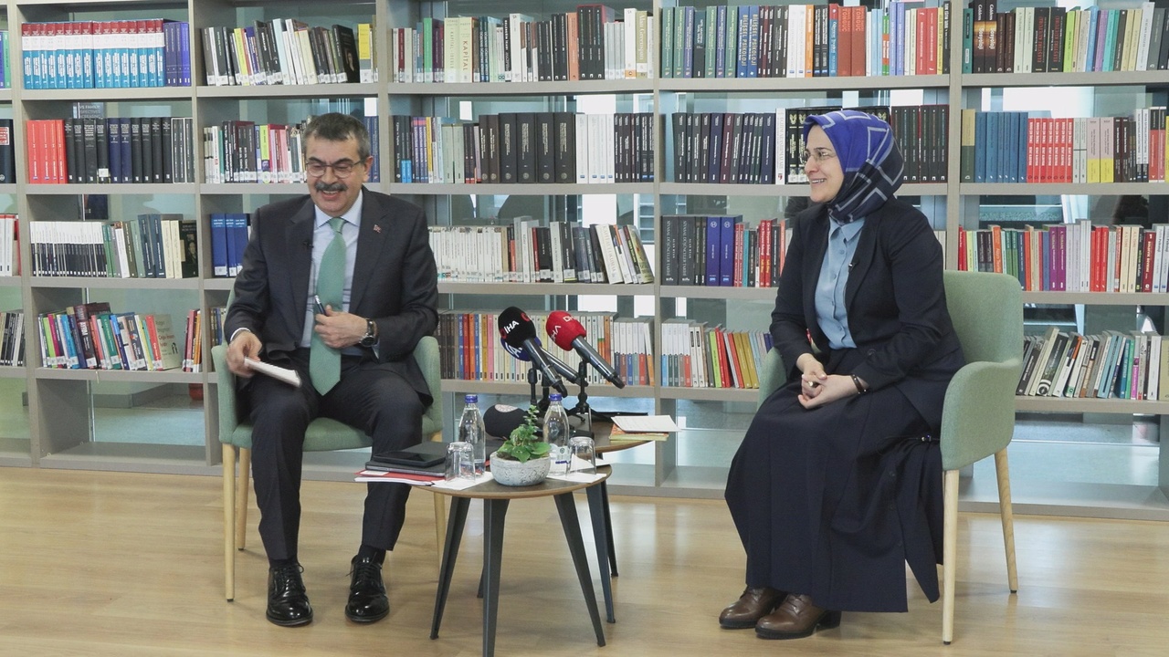 Bakan Tekin'den Üniversitelere Bilim İnsanı Vurgusu