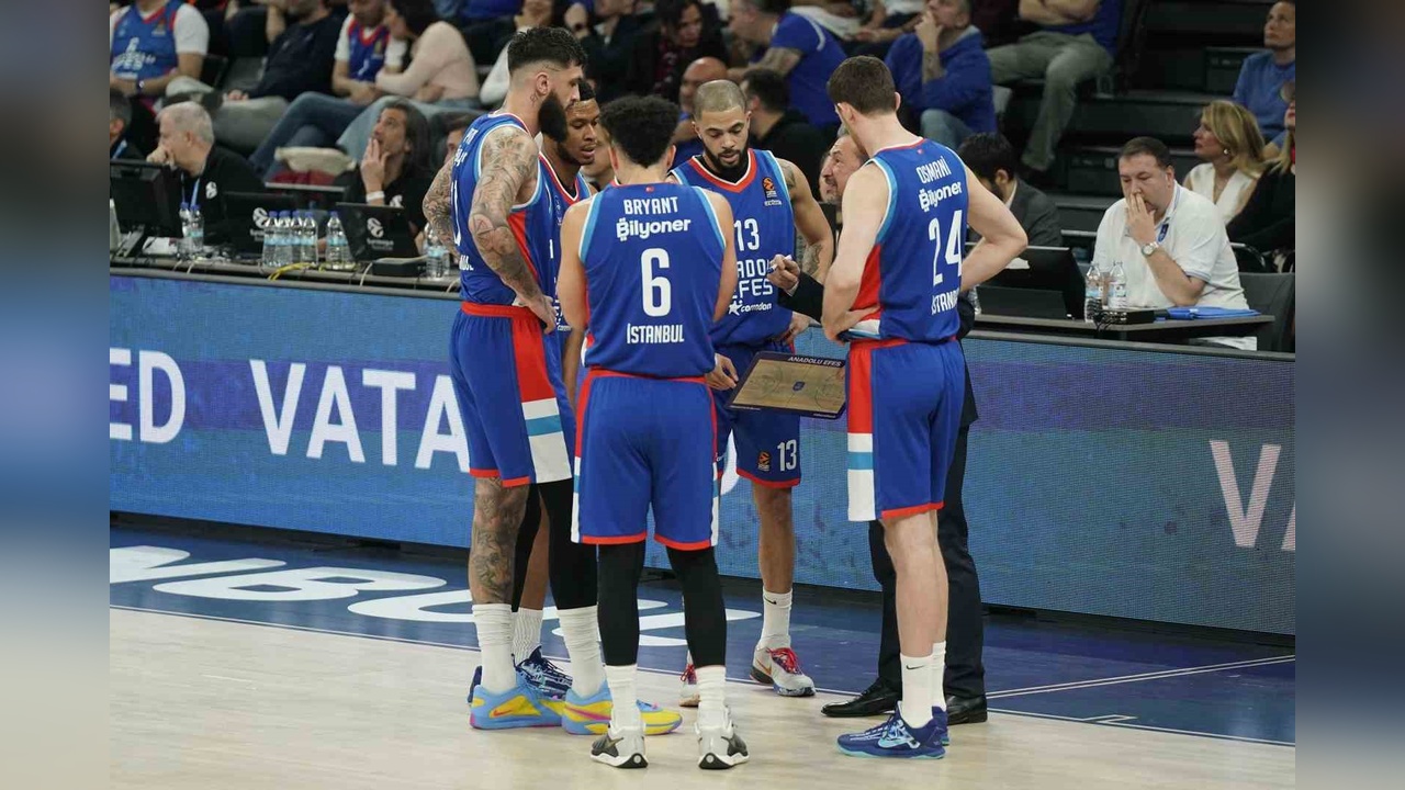 Anadolu Efes EuroLeague Play-Off'larına Katılmayı Başardı