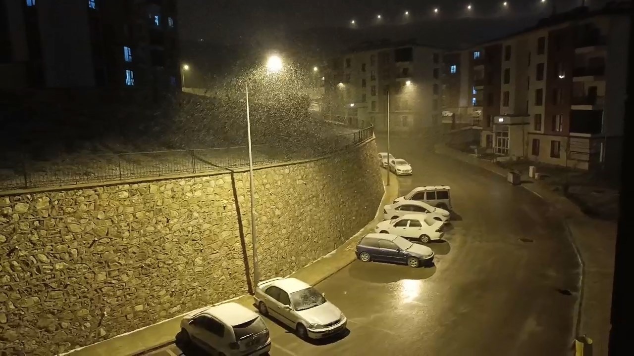 Elazığ'da Kar Yağışı Hayatı Olumsuz Etkiledi