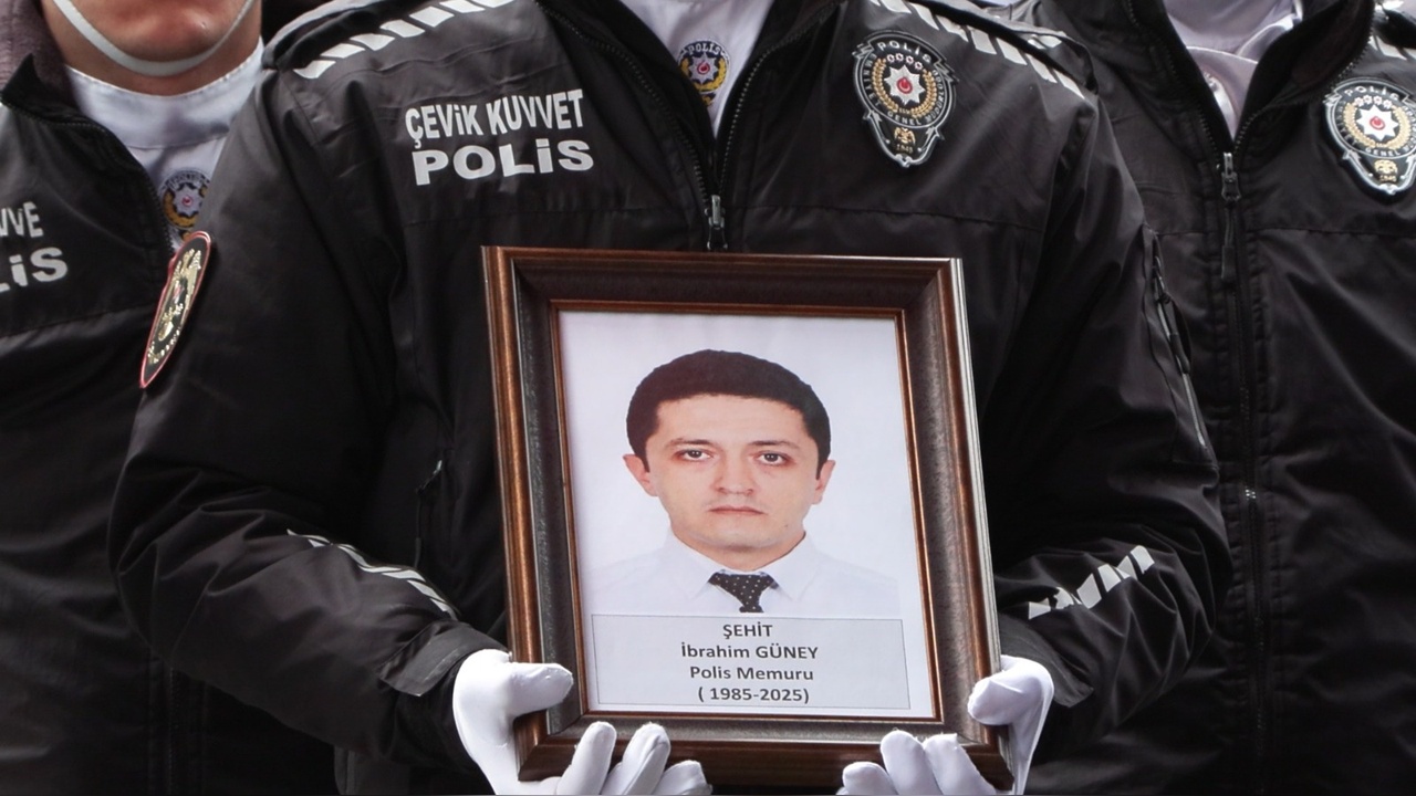 Şehit Polis Memuru Son Yolculuğuna Uğurlandı