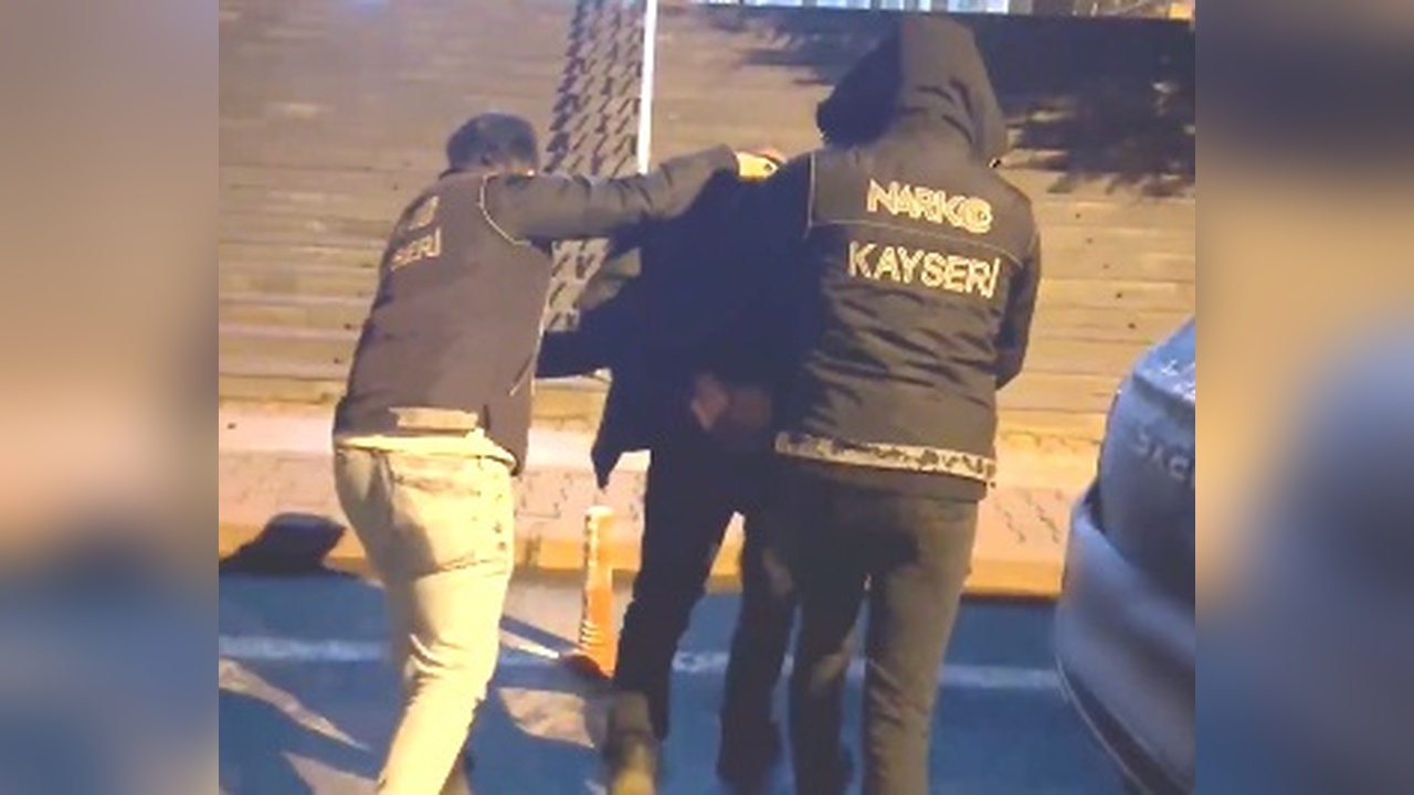 Uyuşturucu Operasyonunda Kalem Şeklinde Silah Bulundu