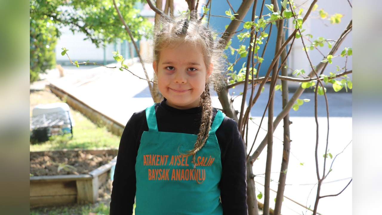 Anaokulu Öğrencileri Yağmur Suyuyla Sebze Yetiştiriyor