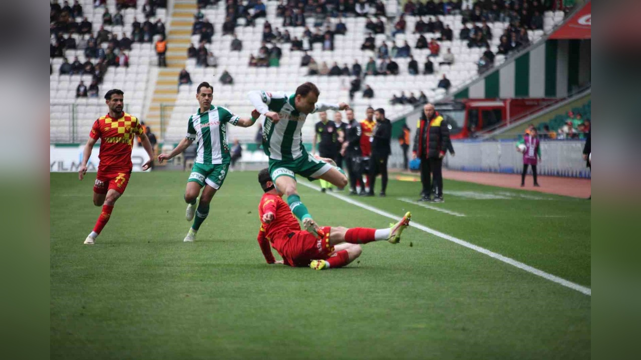 Konyaspor, Göztepe'yi İlk Yarıda Geçti