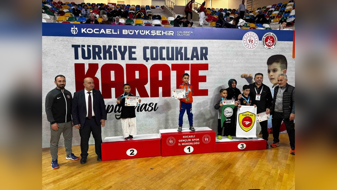 Deniz Aydemir, Karate Şampiyonası'nda Birincilik Elde Etti