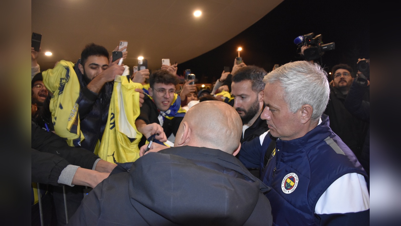 Fenerbahçe, Sivas'ta Taraftarları Tarafından Coşkuyla Karşılandı