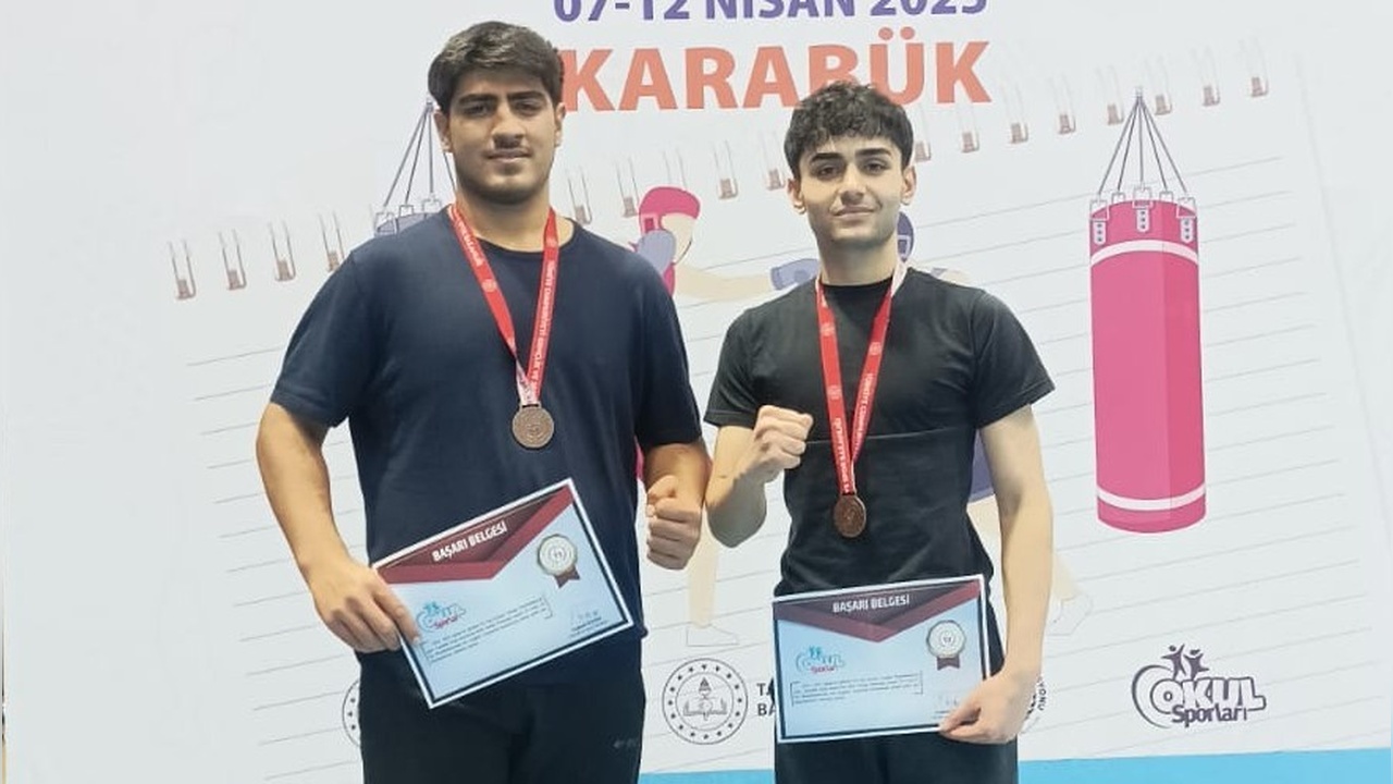 Şırnaklı Sporcular Boks Şampiyonasında Üçüncülük Elde Etti
