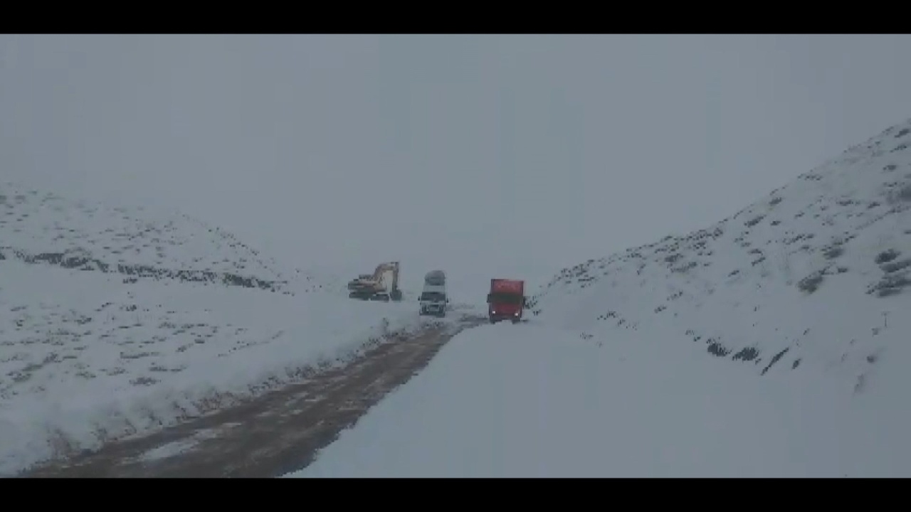 Siirt'te Kar Yağışı Nedeniyle Mahsur Kalan 13 Kişi Kurtarıldı