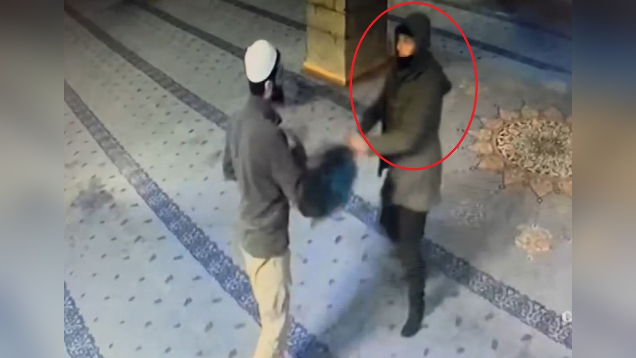 Kayseri'deki Tarihi Camide Hırsızlık Girişimi Güvenlik Kamerasında