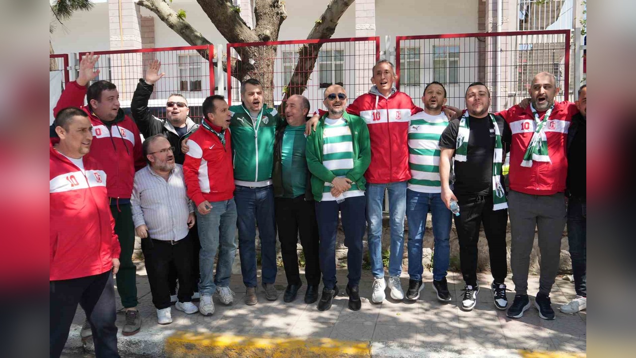 Bursaspor, Balıkesir'de Coşkuyla Karşılandı