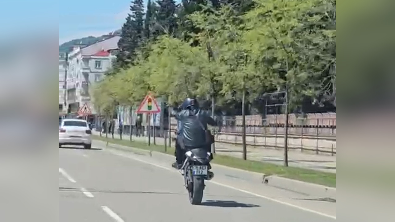 Tek Teker Üstünde Motosiklet Kullanan Sürücüye Ağır Ceza