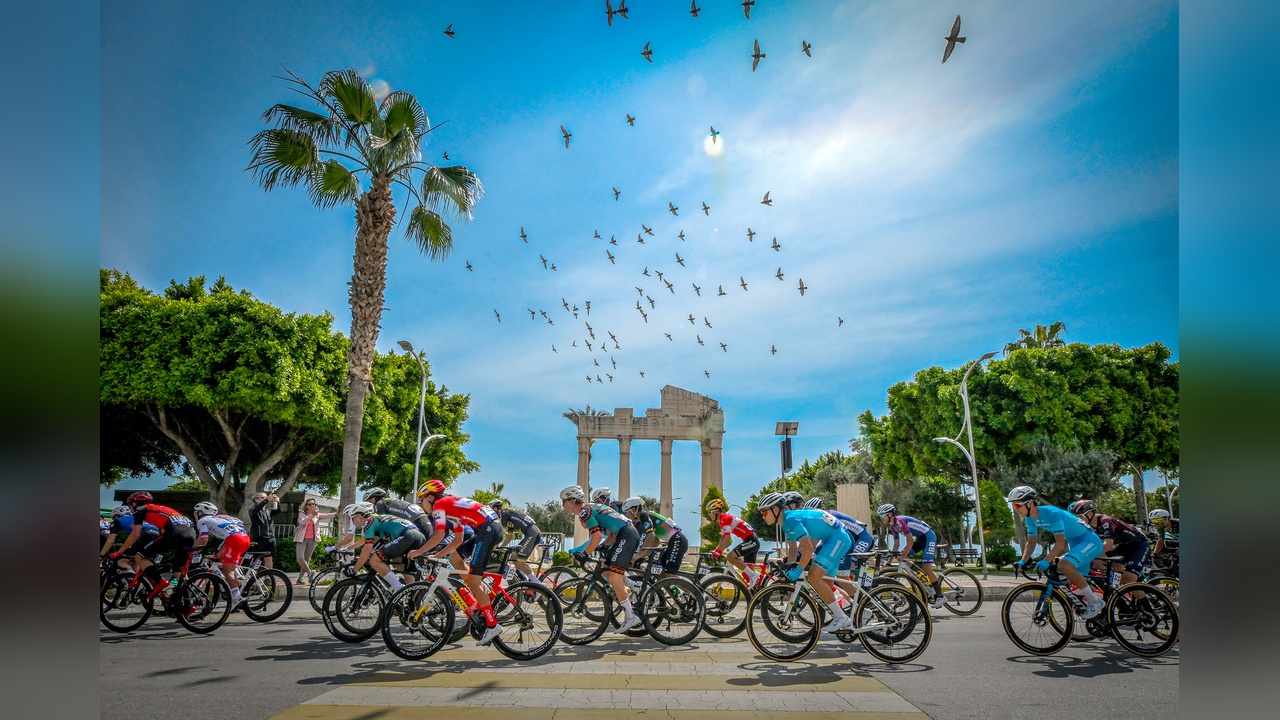 Mersin'de Uluslararası Bisiklet Yarışı Tamamlandı