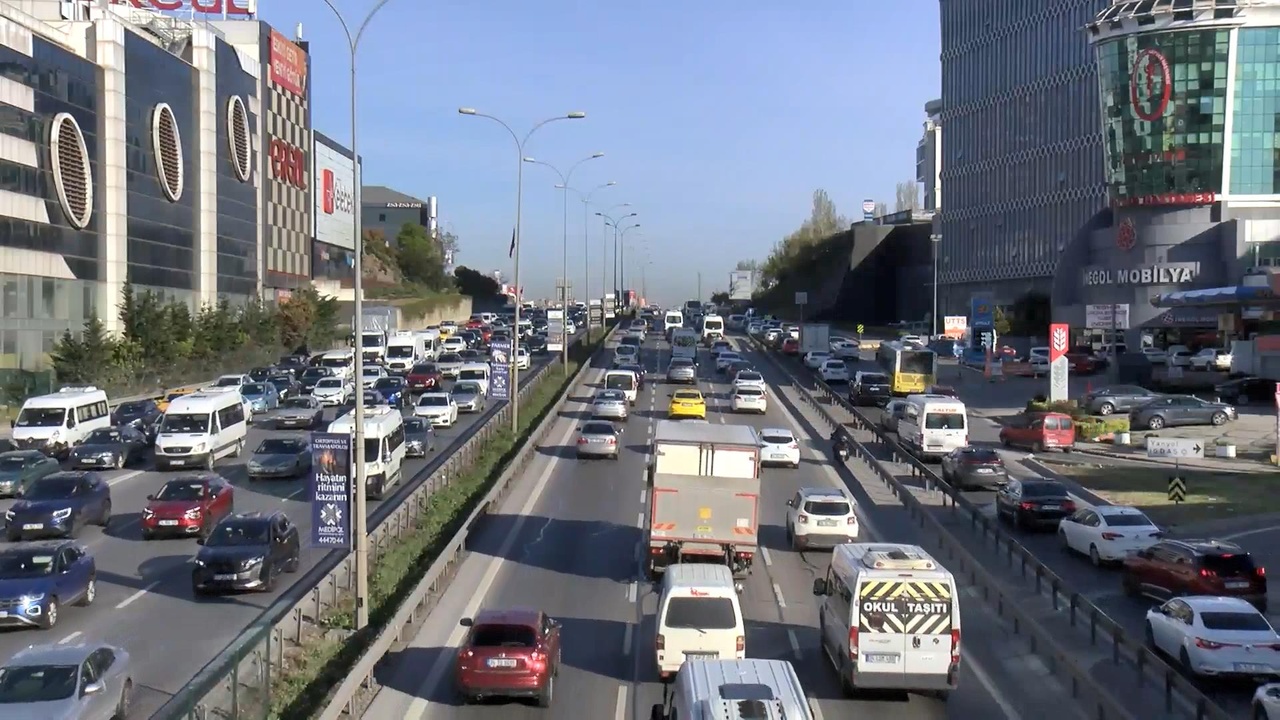 İstanbul'da Trafik Yoğunluğu Artış Gösteriyor