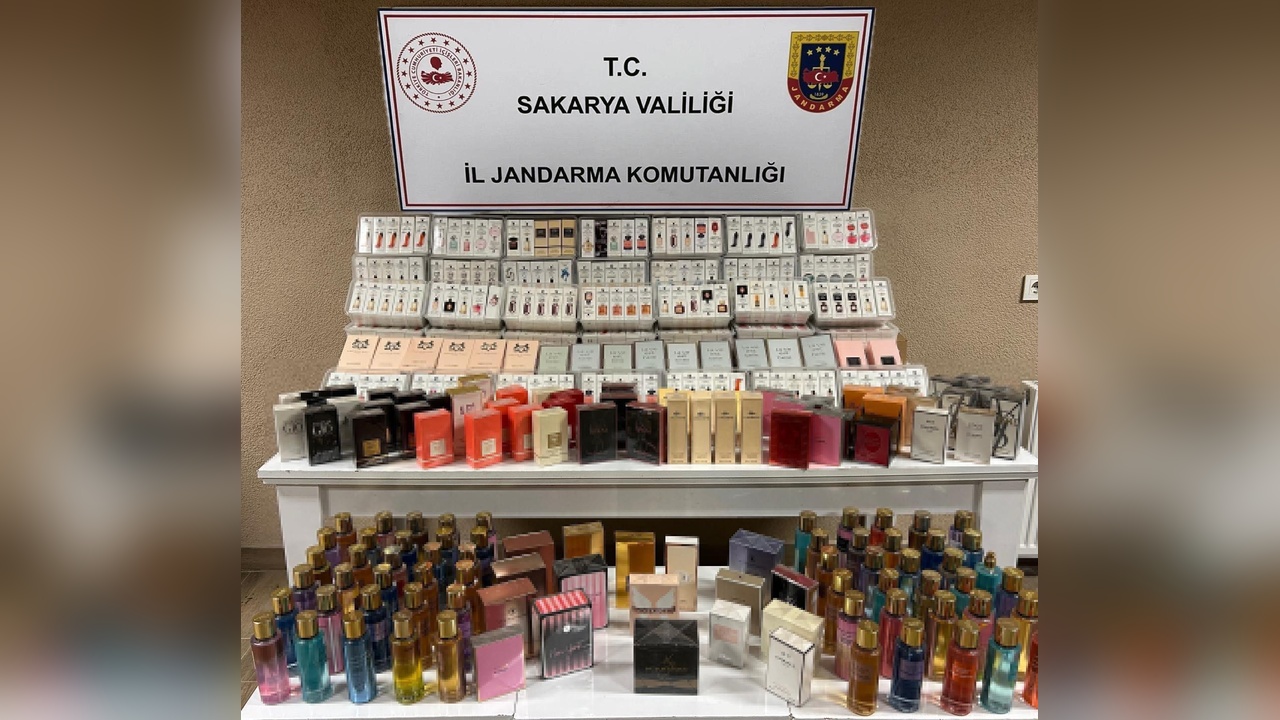 Sakarya'da Kaçak Parfüm Operasyonu: 1,5 Milyon TL Değerinde Ürün Ele Geçirildi