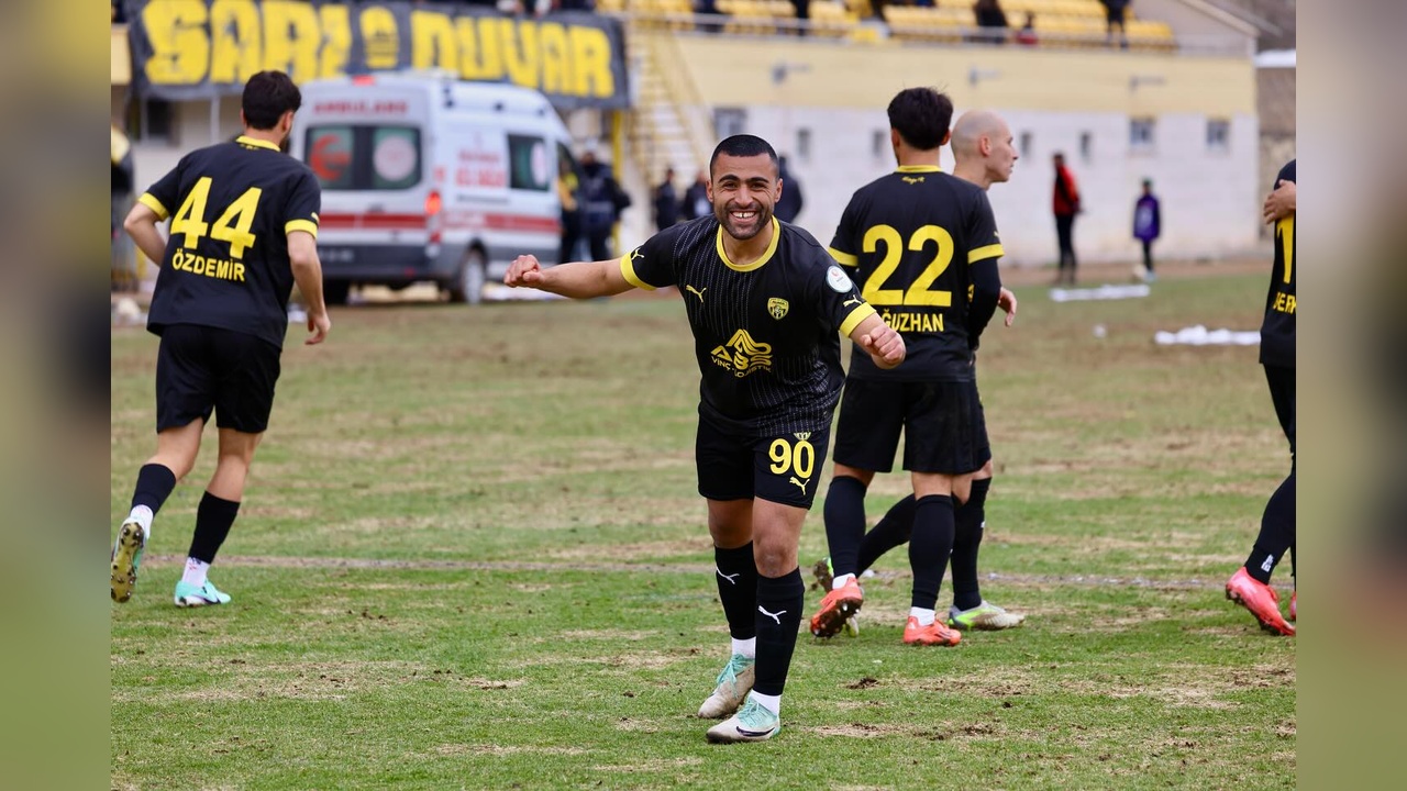 Aliağa Futbol Takımı, Rakipleriyle Farkı Kapatıyor