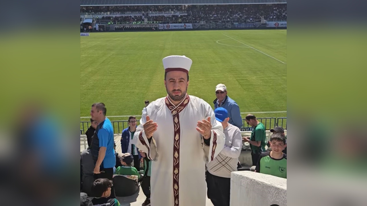 Denizlispor Taraftarından Anlamlı Destek: Sarık ve Cübbe ile Dua