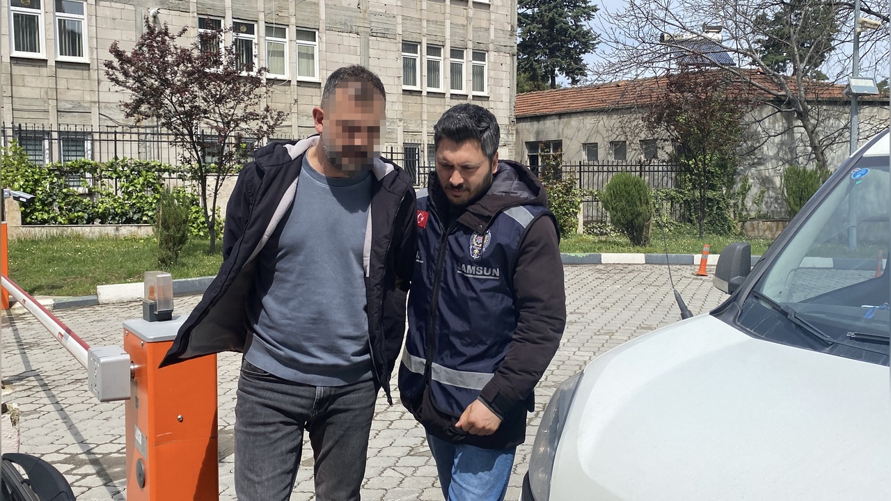 Çilingir, Ev Sahibinin Paralarını Çaldı