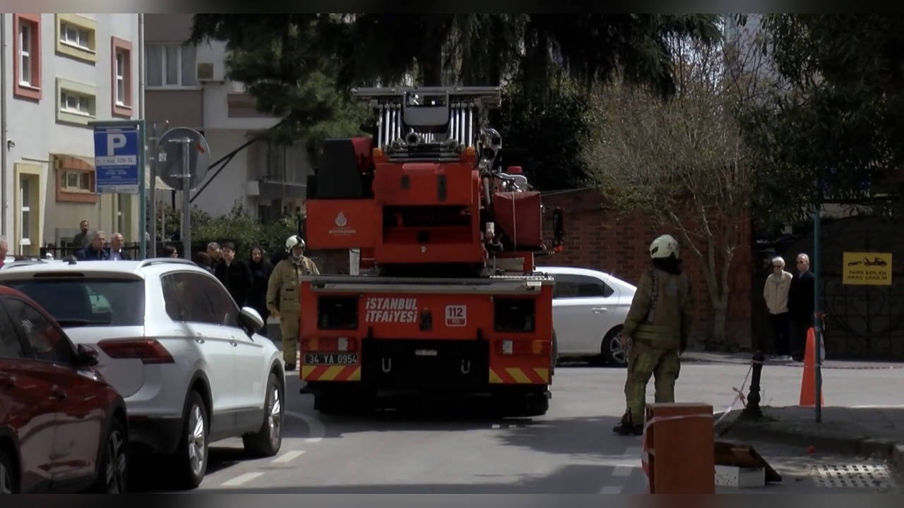 Kadıköy'de Yıkım Sırasında Kepçe Operatörü Düşerek Ağır Yaralandı