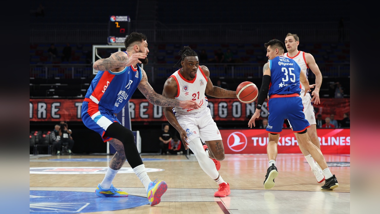 Anadolu Efes, Bahçeşehir Koleji'ni Zorla Geçti