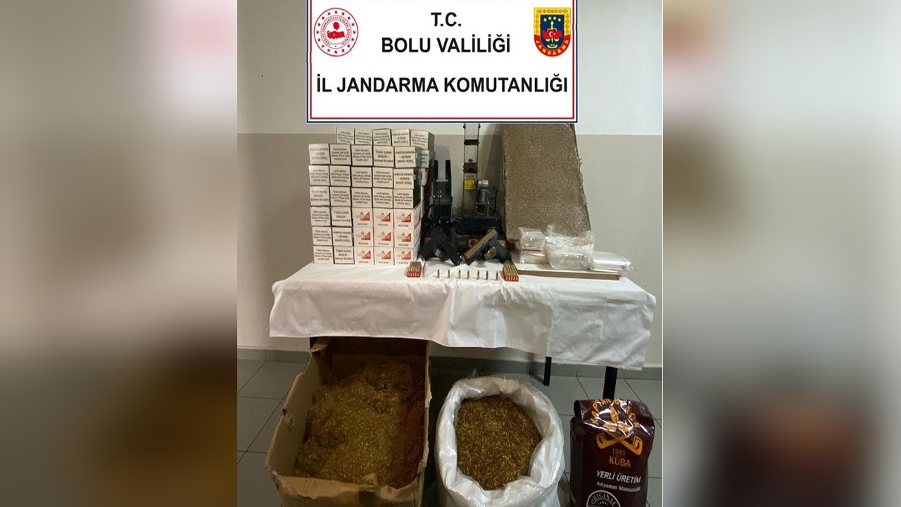 Kaçak Sigara ve Silah Operasyonunda Üç Gözaltı