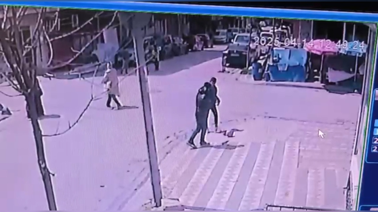 Sultangazi'de İki Çocuk Park Halindeki Araçlara Kesici Aletle Zarar Verdi