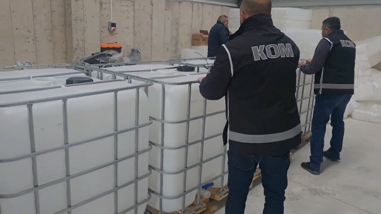 Kocaeli'de 12 Ton Sahte Alkol Operasyonuyla Ele Geçirildi