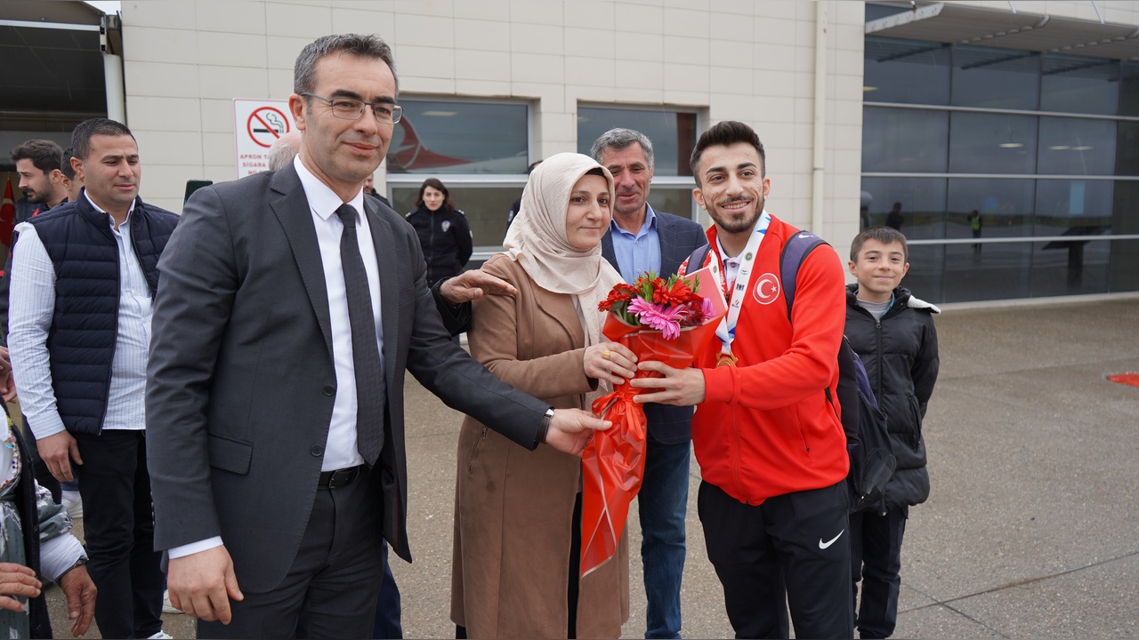 Avrupa Şampiyonu Halterci Harun Algül Şırnak’ta Coşkuyla Karşılandı