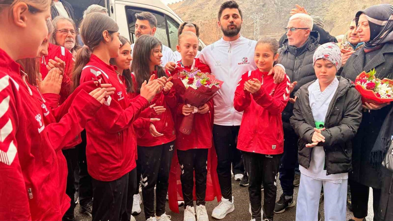 Şampiyon Şeyma Keskin Memleketinde Büyük Coşkuyla Karşılandı