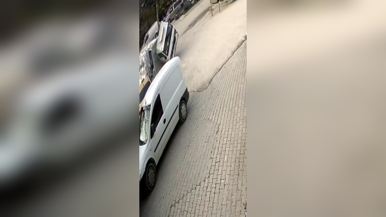 Çeltik Yüklü Kamyonetin Devrilme Anı Kameraya Yansıdı