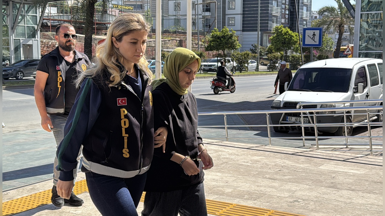 37 Günlük Bebeğini Pencereden Attığı İddiasıyla Kadın Tutuklandı