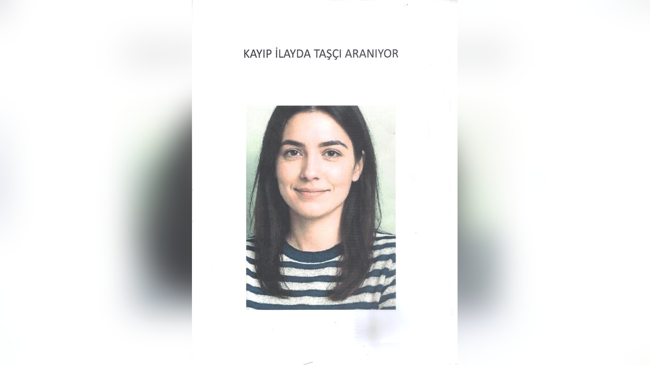 19 Yıldır Kayıp Olan Kızlarını Yapay Zeka ile Canlandırılan Fotoğrafla Arıyorlar