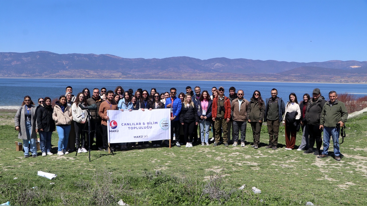 MAKÜ Öğrencileri Limnoloji Dersini Göl Kenarında Uygulamalı Olarak Gerçekleştirdi