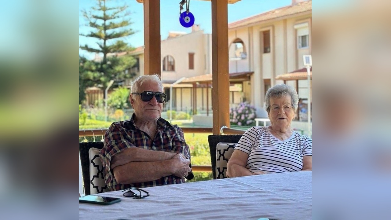 Ersun Yanal, Annesinin Ardından Babasını da Kaybetti
