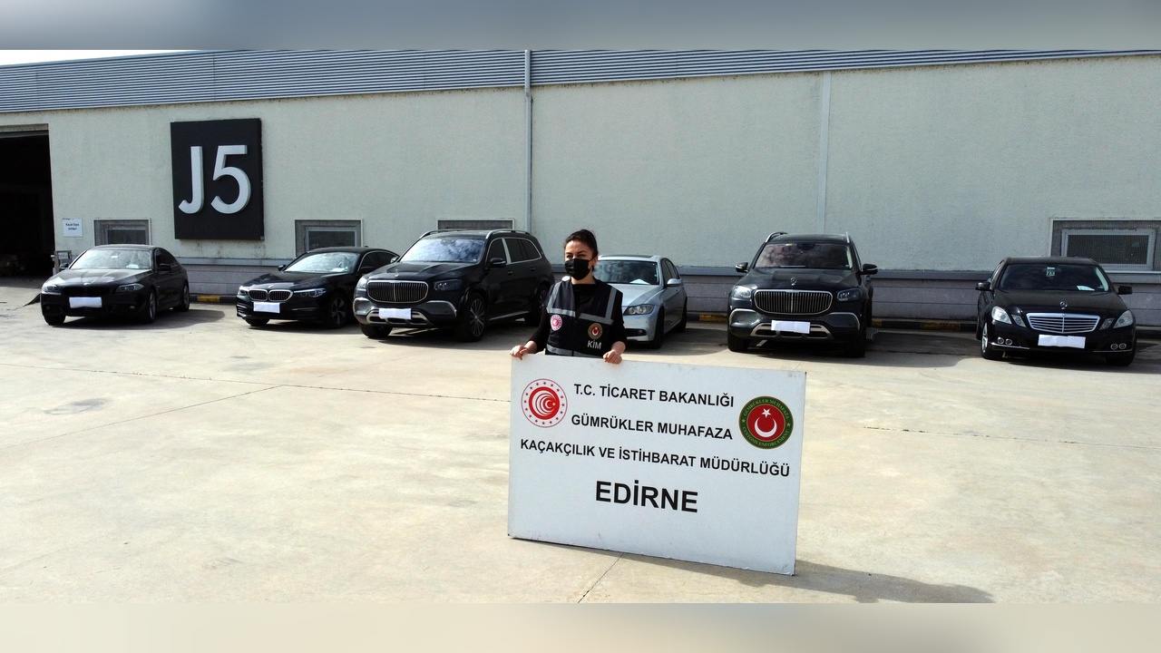 Sahte Emeklilik Belgeleriyle Getirilen 100 Milyon TL Değerindeki Lüks Araçlar Gümrükte Yakalandı
