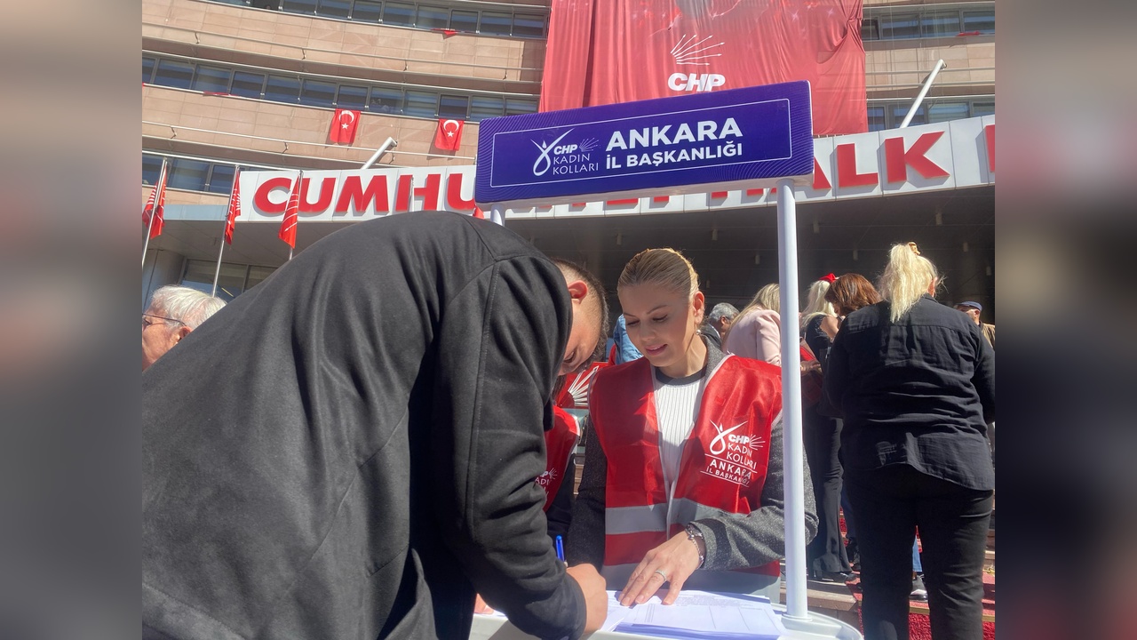 CHP Genel Merkezi’nde Başlatılan İmza Kampanyası Yoğun İlgi Görüyor