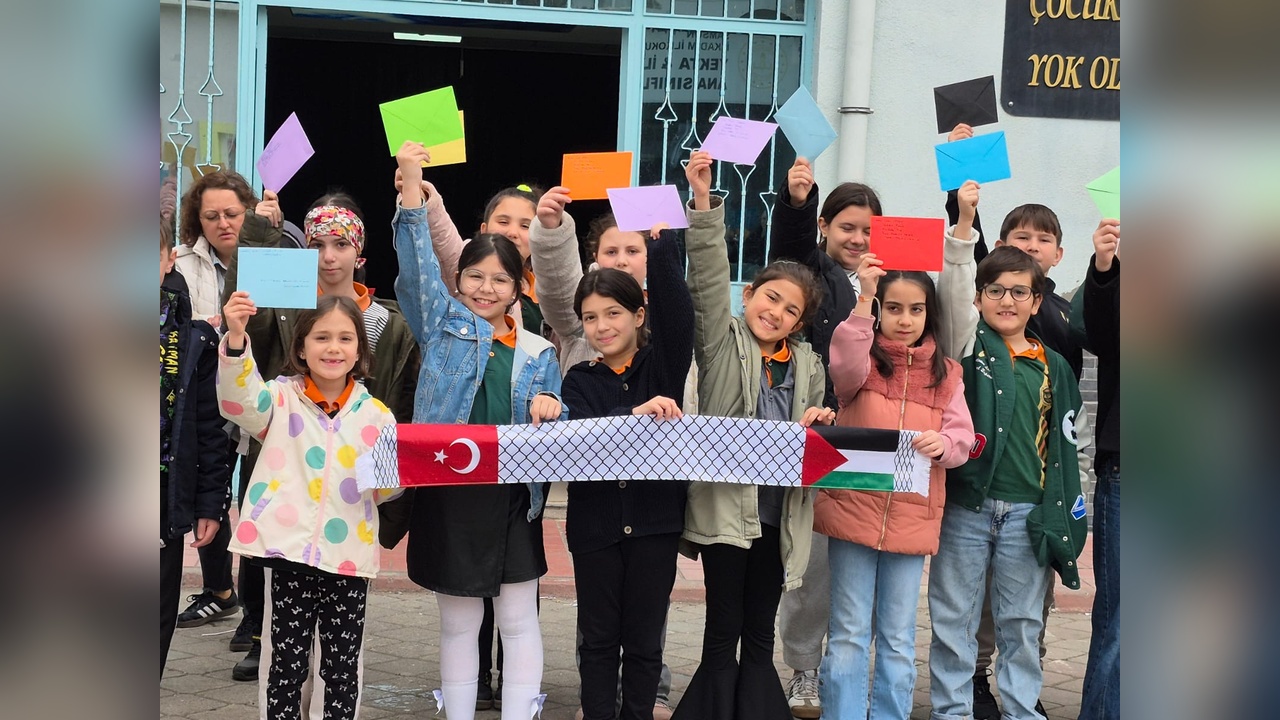 Öğrenciler, Savaş Bölgelerindeki Çocuklar İçin UNICEF’e Destek Mektubu Gönderdi
